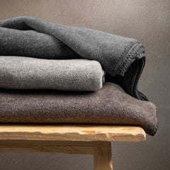 Coperta in bambù italiano Roma Super Soft con bordo ricamato