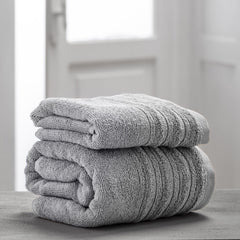 Set di due asciugamani da bagno super morbidi, articoli essenziali per il bagno.